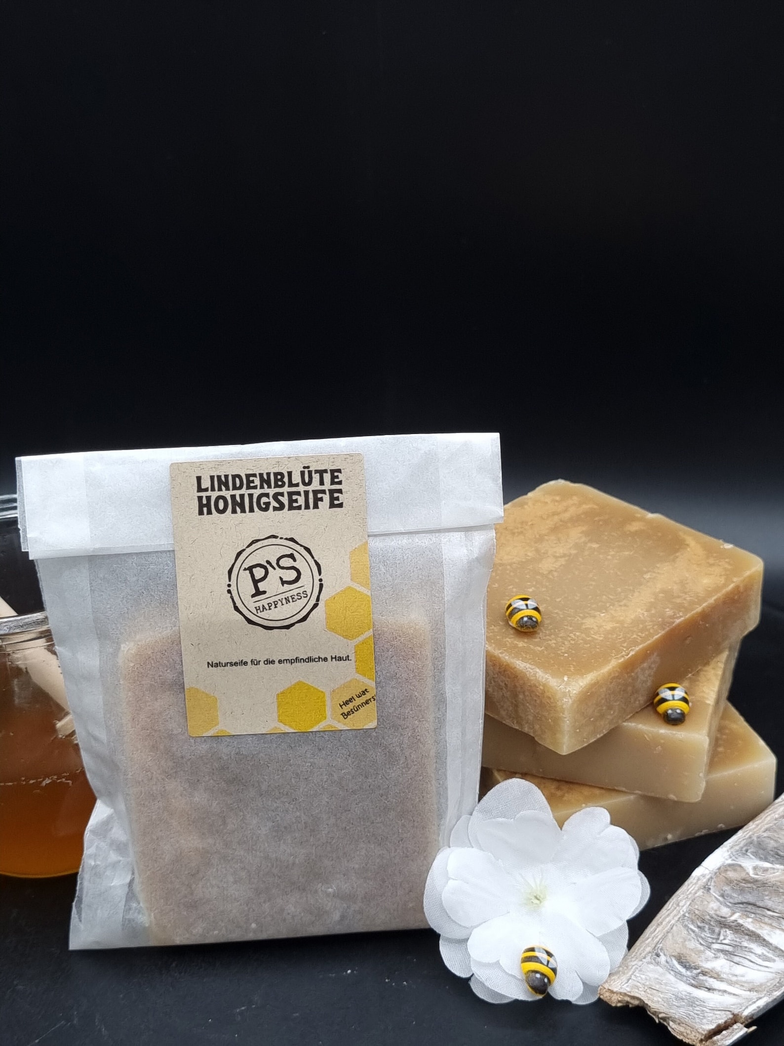 Linden blossom honey soap from our own apiary - mild and pure - with olive oil