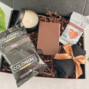 Cartera grabada personalizada para hombre, caja de regalo para hombre, paquete de cuidado personalizado para hombre, juego de regalo para exteriores para él, canasta de regalo para papá para cumpleaños de empleado