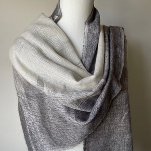 Châle en laine de yak gris crème | Châle en soie | Châle de méditation | Châle long | Écharpe faite main