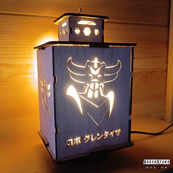 Lanterne bois à façades amovibles et évolutive personnalisable, H:26cm, Lampe de chevet, décoration Thème Goldorak Robot Actarus manga