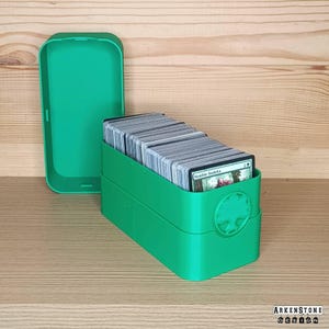 Boite de rangement 3D 8x16cm 1 rangée pour environ 400 cartes jeu à collectionner JCC Magic The Gathering L'Assemblée Mana Vert Design Geek