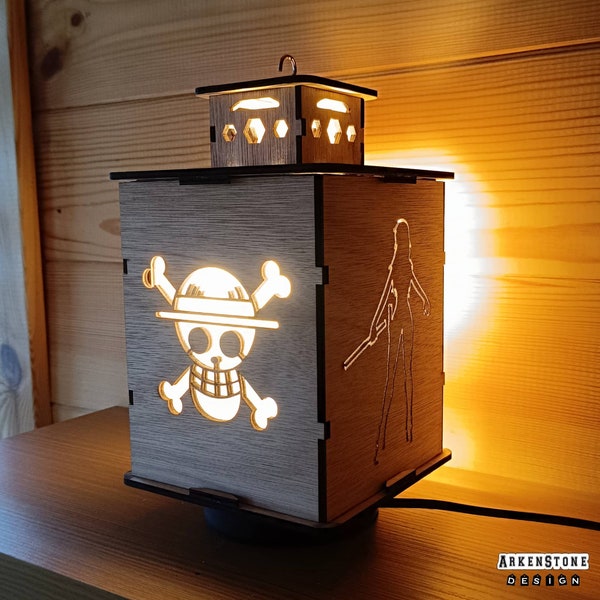 Lanterne bois à façades amovibles et évolutive personnalisable, H:26cm, Lampe de chevet, décoration Thème One Piece Luffy Zorro Nami