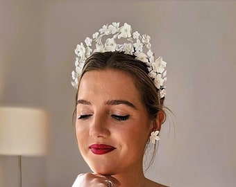 Handmade White Blossom Tiara for Bride, Wedding Hairpiece with Floral Accents, Elegant Wedding Hair Accessory