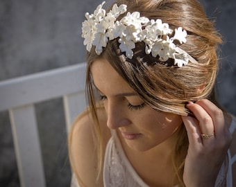Porcelain white floral bridal headband, Bridal head piece with clay flowers, White leaves tiara crown for bride, Wedding hair accessory