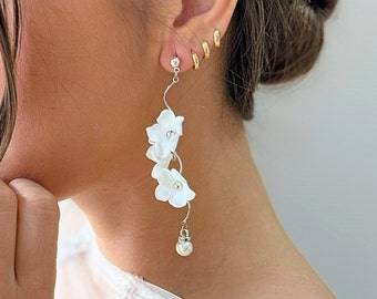 White Clay Floral Wedding Earrings with Pearls, Hand Sculpted Luxury Polymer Flowers Earring for Bride and Bridesmaid