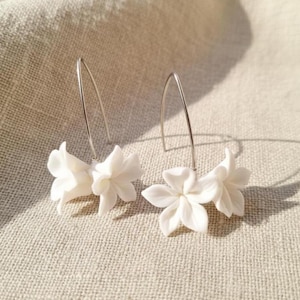 Boucles d'oreilles pendantes fleur bohème, bijoux de mariage en porcelaine faits main pour les mariées romantiques