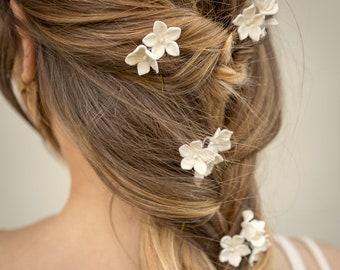 Romantic bridal hair pins with white flowers, Floral porcelain hair accessory for bride, Clay flowers wedding headpieces