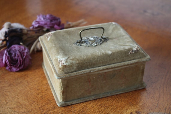 Antique victorian velvet jewellery or sewing box - image 6