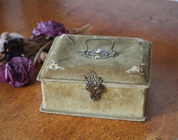 Antique victorian velvet jewellery or sewing box - image 1