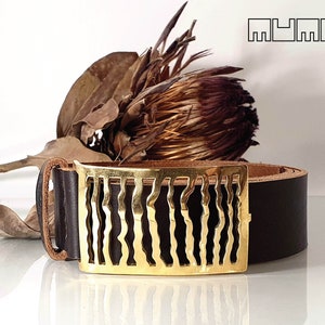 Ensemble boucle en laiton et ceinture en cuir. "Lignes".