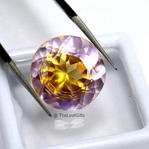 Pitambari Sapphire: 14-15 Ct Round Cut Purple & Orange Gemstone