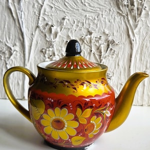 Könnte beinhalten: Ein Set aus drei Keramik-Nisttöpfen in Blau-, Grün- und Weißtönen. Die Schalen haben eine gesprenkelte Glasur und ein schlichtes, modernes Design. Die größte Schüssel hat einen Durchmesser von etwa 15 cm.