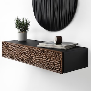 Flur Tisch: Schmale Konsole, Eingangstisch, Canyon Walnuss Front, Große Wanddeko, Minimal Boho, Perfekt für Interieure mit Canyon Schnitzerei