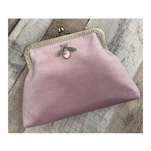 Pochette rose. Sacs à main pour femmes. Pochettes pour femmes. Sac de soirée. Pochette en velours. Sac à main. Sac rose poudré. Pochette de bal