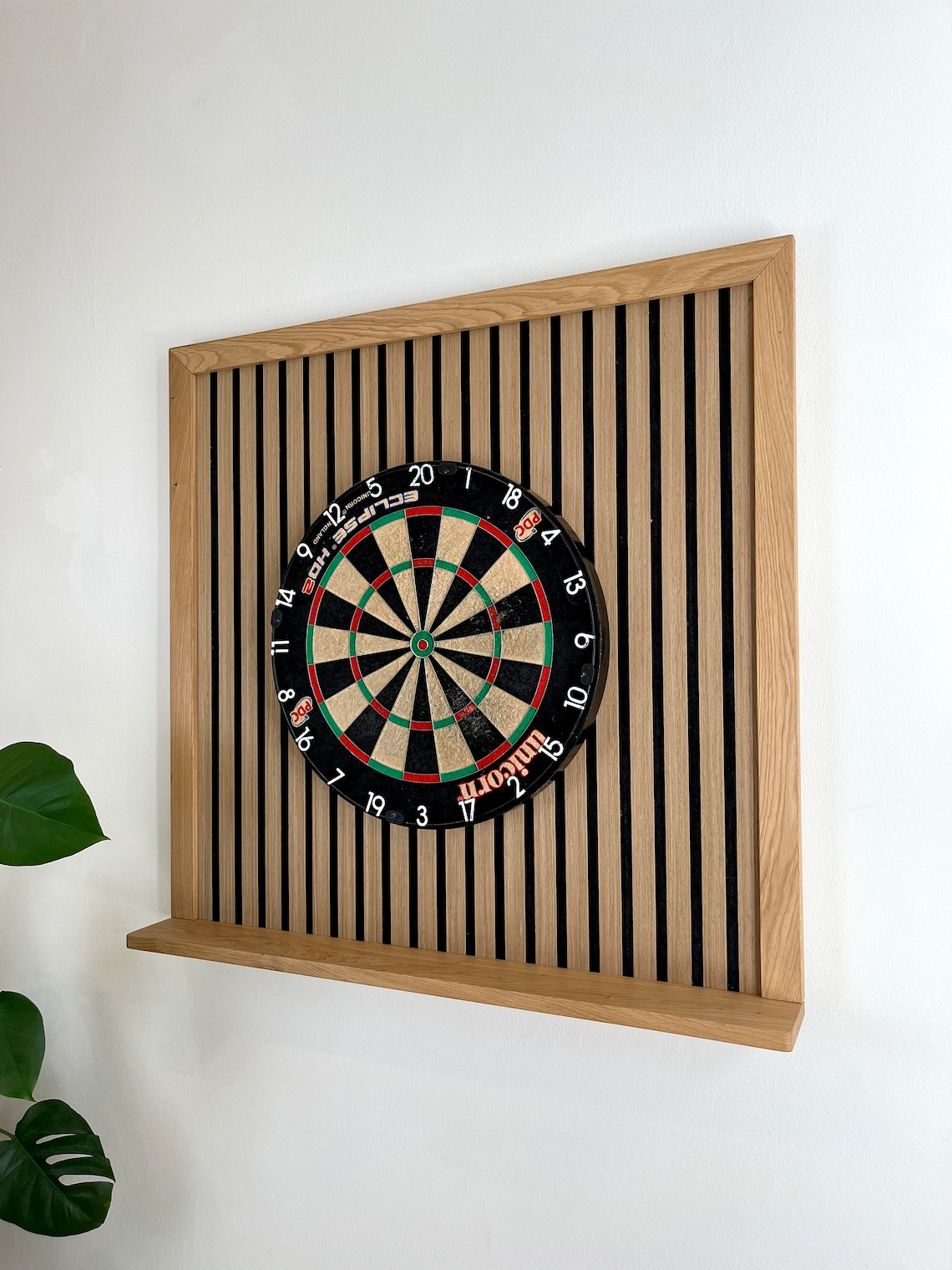 Wooden Surround Pour Cible Fléchettes – Bois, 97,5x100x5cm, Protection Murale, Option Support Tablette, Fabrication Berlin !