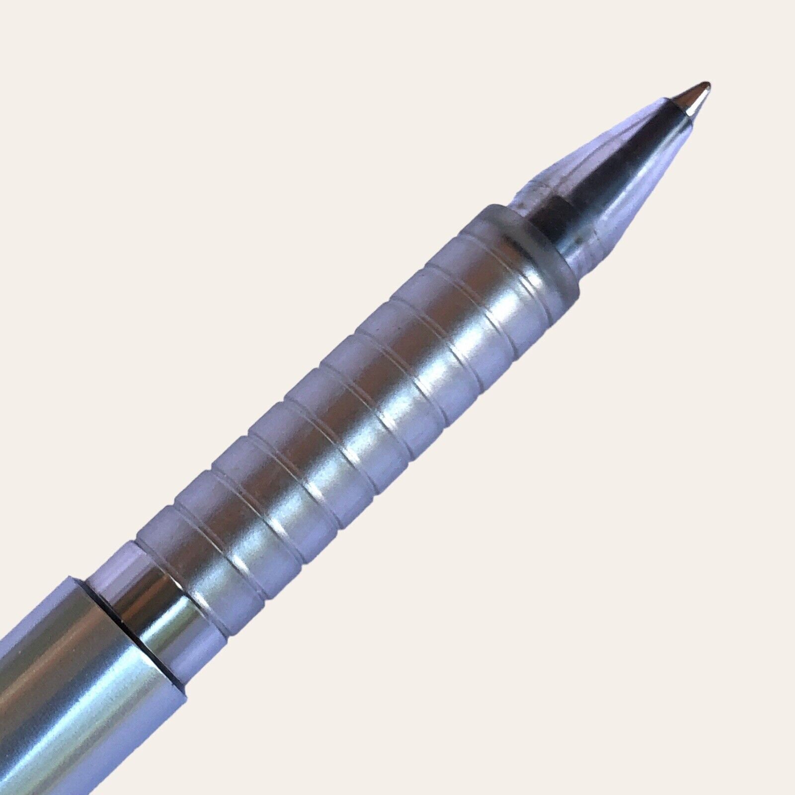 Uniball Micro UB 120 Roller Pen 0.5mm Tungsten Carbide Ball Black & White  Bod -  Hong Kong
