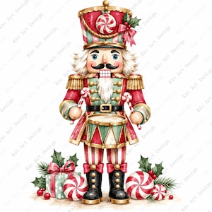 Op de afbeelding: Een notenkrakerfiguur in een rood-groen uniform met gouden accenten, die twee zuurstokken vasthoudt en op een trommel speelt. Het figuur heeft een witte baard, een hoge hoed met een pepermuntje en staat naast een cadeau en pepermuntjes.