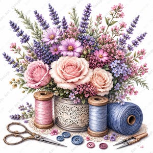 以下が含まれることがあります： ピンクのバラ、ラベンダー、その他の花が金属製の容器に入った、水彩画のイラスト。ピンクと青の糸巻き、ハサミ、ボタンが前に配置されており、クラフトをテーマにしています。