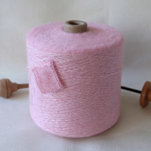 Mini Guldpaljetter Fluffigt Kashmirsilke 60/40 Lyxigt Mjukt Borstat Garn 1/10 Spetsvikt Ljus Mjukrosa För Handstickning Och Virkning