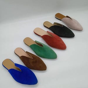 Handgefertigte Wildleder Pantoletten | Spitze Zehen flachen Folien | Leder Babouche Schuhe | Boho Frauen Hausschuhe | Mehrere Farben | Kostenloser Versand