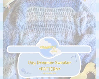 Op de afbeelding: Een pluizige, lichtblauwe en witte gebreide trui met een wijde halslijn en lange mouwen, gepresenteerd op een houten kleerhanger. Een grafische overlay bevat de tekst "Connect 3 DMC" en "Day Dreamer Sweater *PATTERN* By Connect3_dmc" in geel en wit.