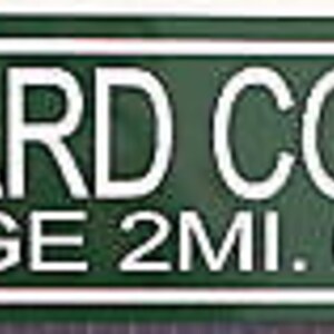 Plaque de rue en métal vert HAZZARD COUNTY GARAGE 6 x 24, cadeau garage homme des cavernes