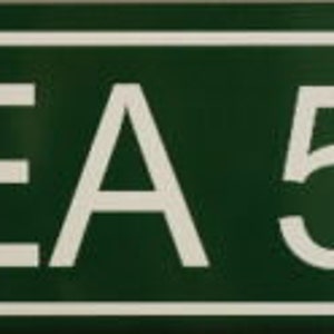 AREA 51 グリーンメタルストリートサイン 6 x 24