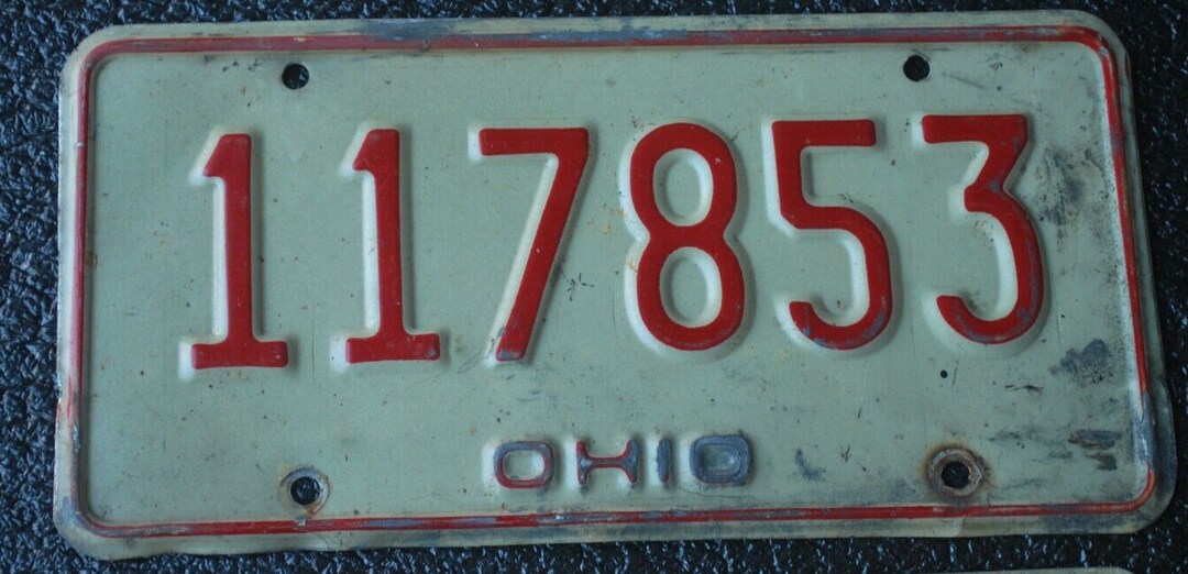 VINTAGE LICENSE PLATE Ohio 1970's Car Automobile Tag 117853 Garage Shop