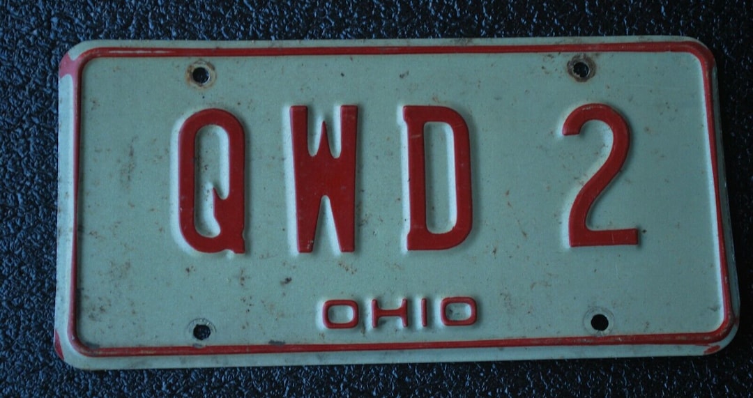 VINTAGE LICENSE PLATE Ohio 1970's Car Automobile Tag QWD2 Garage Shop