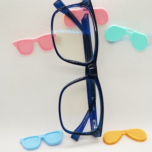 Magnetic eyeglass holder - .de