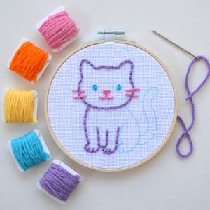 Cute Cat Embroidery Kit for Beginners, DIY Hand Stitching Kit with Colorful Yarn, Easy Animal Embroidery Pattern, Perfect Gift for Kids