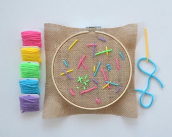 Kids Embroidery Kit, Yarn Sewing Activity with Hoop, Easy DIY Craft for Children