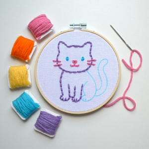 Cute Cat Embroidery Kit for Beginners, DIY Hand Stitching Kit with Colorful Yarn, Easy Animal Embroidery Pattern, Perfect Gift for Kids