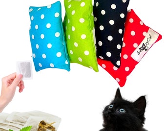 SnoozyCat® 4 extra große nachfüllbare Katzenminze Kissen XXL 12cm x 8cm Katzenspielzeug 100% Baumwolle mit 4 Bio Katzenbaldrian Pads