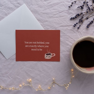 Vous n'êtes pas en retard, vous êtes exactement là où vous devez être - Carte d'affirmation positive | Conçu à la main | Cadeau | Bien-être | Soins auto-administrés