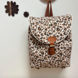 Sac à dos, enfant ou adulte, léopard. sac à dos maternelle ou crèche. Personnalisable
