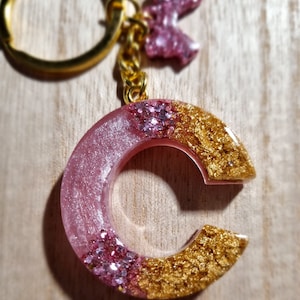 Personalisierter Resin Buchstaben Anhänger – Handmade Initialen – Geschenkidee – Leuchtend & Einzigartig – Schlüsselanhänger Name