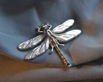 Libelle broche