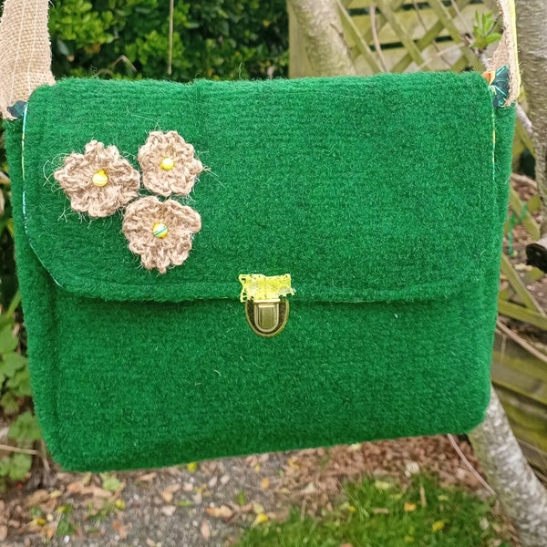 Sac à main cartable en fausse pelouse et fleurs crochetés esprit bohème