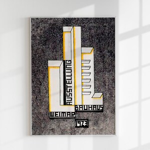 Puede incluir: Una ilustración en blanco y negro de un edificio con el texto "AUSSTELLUNG BAUHAUS WEIMAR 1974" en él.