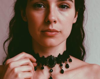 Ręcznie robiony wiktoriański gotycki naszyjnik choker z czarnej koronki – biżuteria vintage z motywem wampirów, elegancki czarny naszyjnik z koralików, naszyjnik steampunk dla kobiet