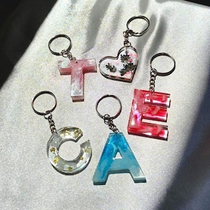 Custom Resin Letter Keychain – Personalized Alphabet Keyring – Handmade Gift – Colorful Initial Bag Charm – Epoxy Key Tag