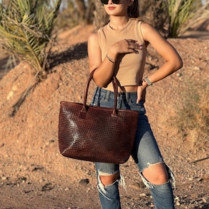 Handcrafted Braided Leather Tote: Italian Luxe with Crossbody strap