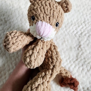 Gehäkelter Löwe Lovey | Safari Handmade Tier Snuggler | SOFORT LIEFERBAR
