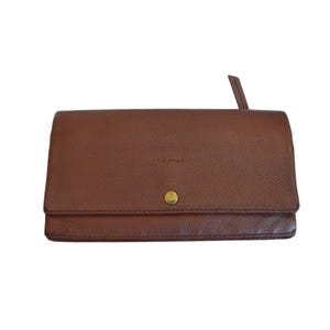Cartera Fossil de piel de vacuno granulada marrón burdeos con cierre de presión estilo bohemio estilo western