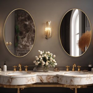 Oval spegel, Ellipsformad väggspegel, Klassisk elegant inredning, Sminkspegel, Tidlöst badrumsdetalj, Minimalistisk väggmonterad spegel