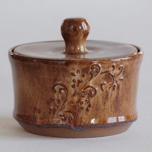 sugar bowl, sugar jar, small jar, pottery jar, sugar and creamer, cream and sugar, hand made pottery sugar bowl