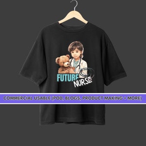 Op de afbeelding: Zwart T-shirt met een afbeelding van een jong meisje in een verpleegstersuniform dat een teddybeer vasthoudt. De tekst "FUTURE NURSE" is op het shirt gedrukt.