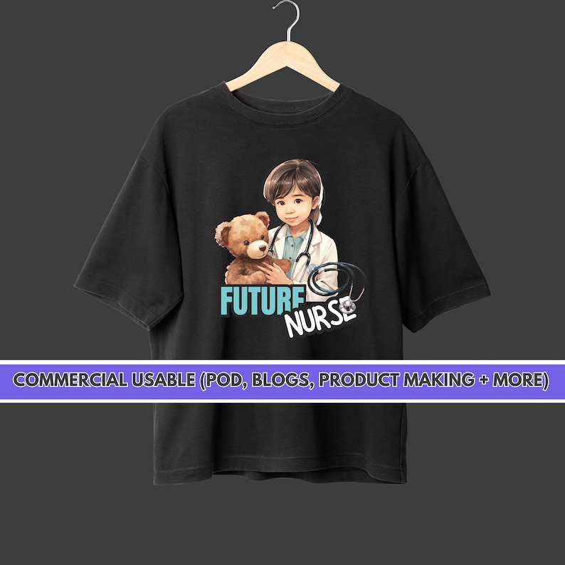 Op de afbeelding: Zwart T-shirt met een afbeelding van een jong meisje in een verpleegstersuniform dat een teddybeer vasthoudt. De tekst "FUTURE NURSE" is op het shirt gedrukt.