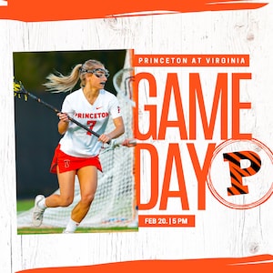 Op de afbeelding: Een lacrosse-speler in een wit en oranje uniform met het woord "Princeton" op de voorkant, die een lacrosse-stick vasthoudt. De afbeelding bevat de tekst "Princeton at Virginia" en "Game Day" in oranje, samen met de datum en tijd.